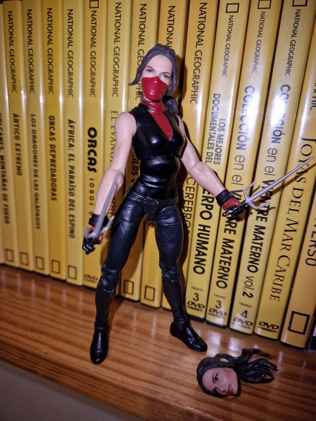 MARVEL LEGENDS ELEKTRA 