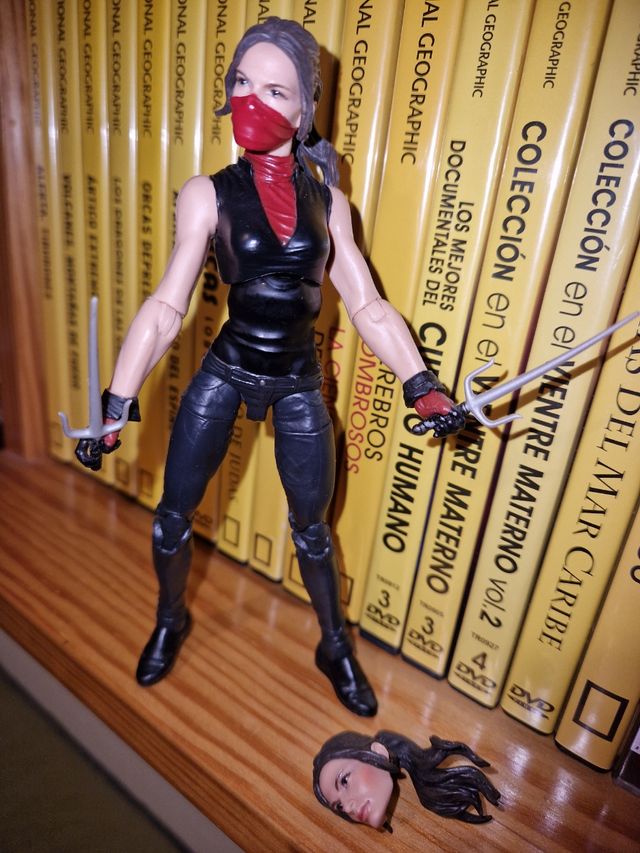 MARVEL LEGENDS ELEKTRA 