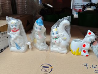 Jarrones variados y figuras