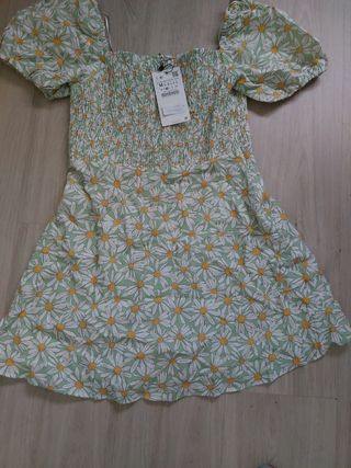 Vestido corto flores zara