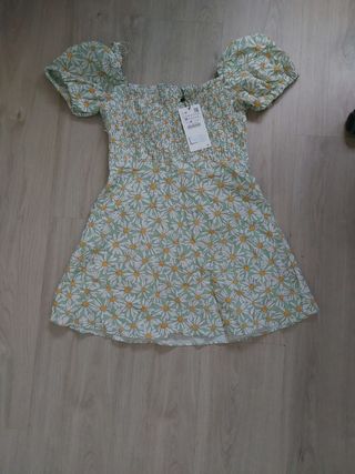 Vestido corto flores zara