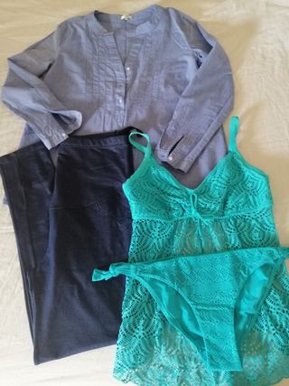 Leggins, camisa y bikini premamá.