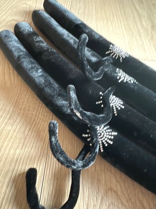 8 Perchas de terciopelo Zara Home