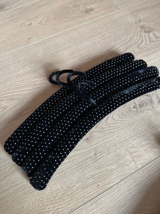 8 Perchas de terciopelo Zara Home