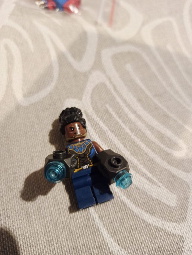 LEGO Minifigure sh735 Shuri - Dark Blue Top