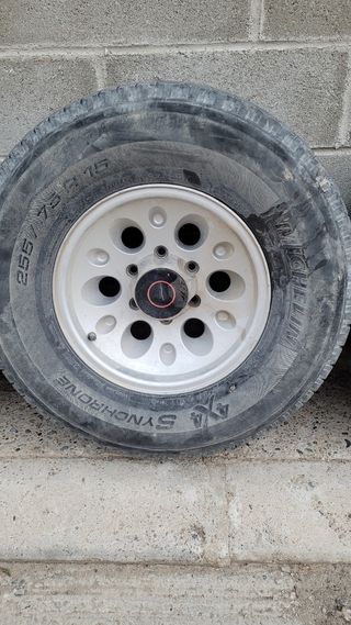 Cuatro llantas y ruedas 4x4