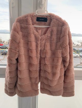Abrigo pelo sintético rosa