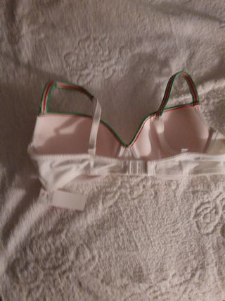 Sujetador con copas preformadas, sin estrenar