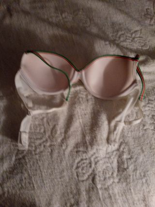 Sujetador con copas preformadas, sin estrenar