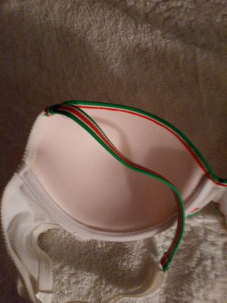 Sujetador con copas preformadas, sin estrenar