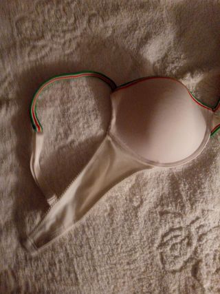 Sujetador con copas preformadas, sin estrenar