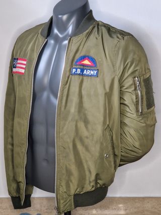 Chaqueta Pull and Bear verde oliva talla M