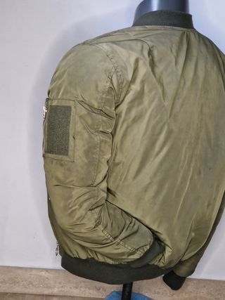 Chaqueta Pull and Bear verde oliva talla M