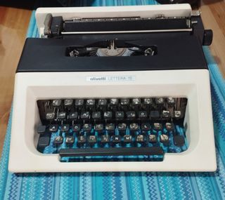 Maquina de escribir Olivetti Lettera 15