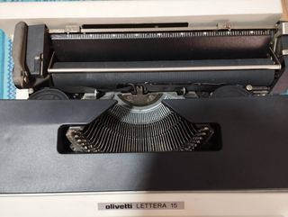 Maquina de escribir Olivetti Lettera 15