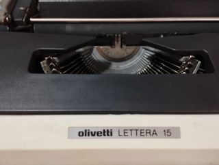 Maquina de escribir Olivetti Lettera 15
