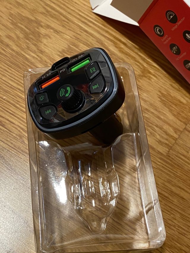 Manos libres Bluetooth y cargador para coche