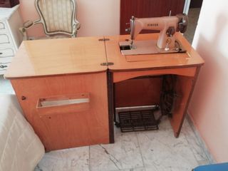 Máquina de coser Singer antigua.