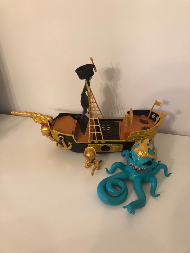 Barco pirata treasure x de segunda mano por 20 EUR en Leganés en WALLAPOP