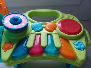 Juguete musical: piano, platillos, maraca, saxo..