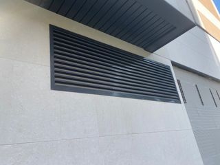 REJILLAS Y PUERTAS DE LAMAS METÁLICAS A MEDIDA