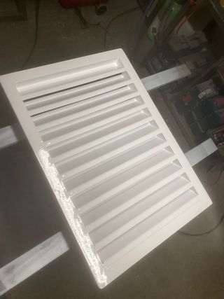 REJILLAS Y PUERTAS DE LAMAS METÁLICAS A MEDIDA