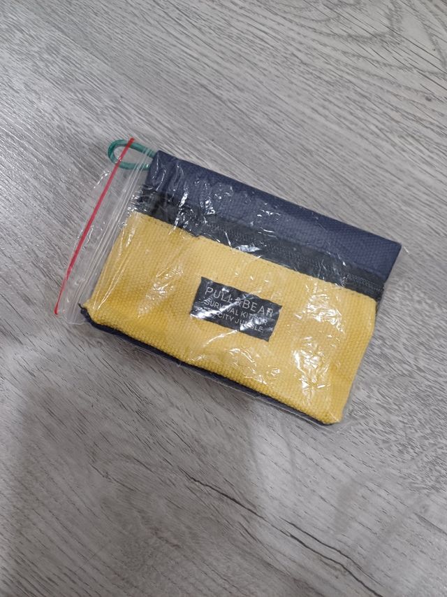 monedero pull and bear