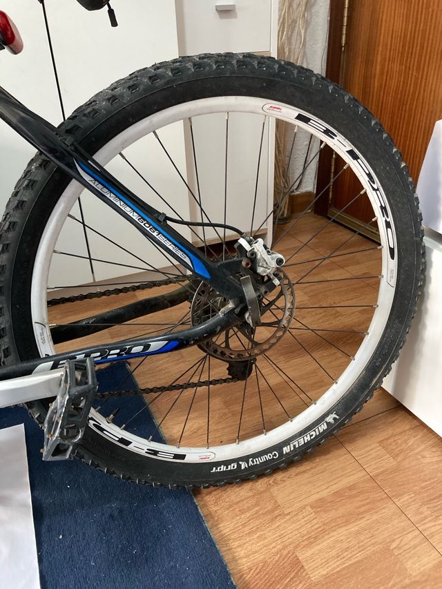 Bicicleta B-PRO M400