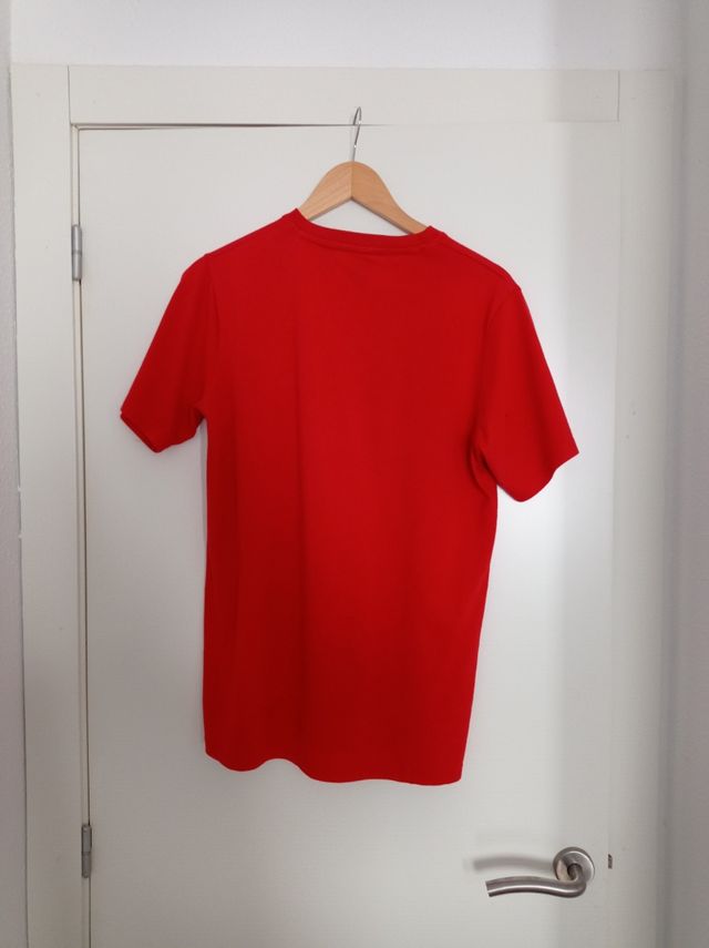 camiseta roja