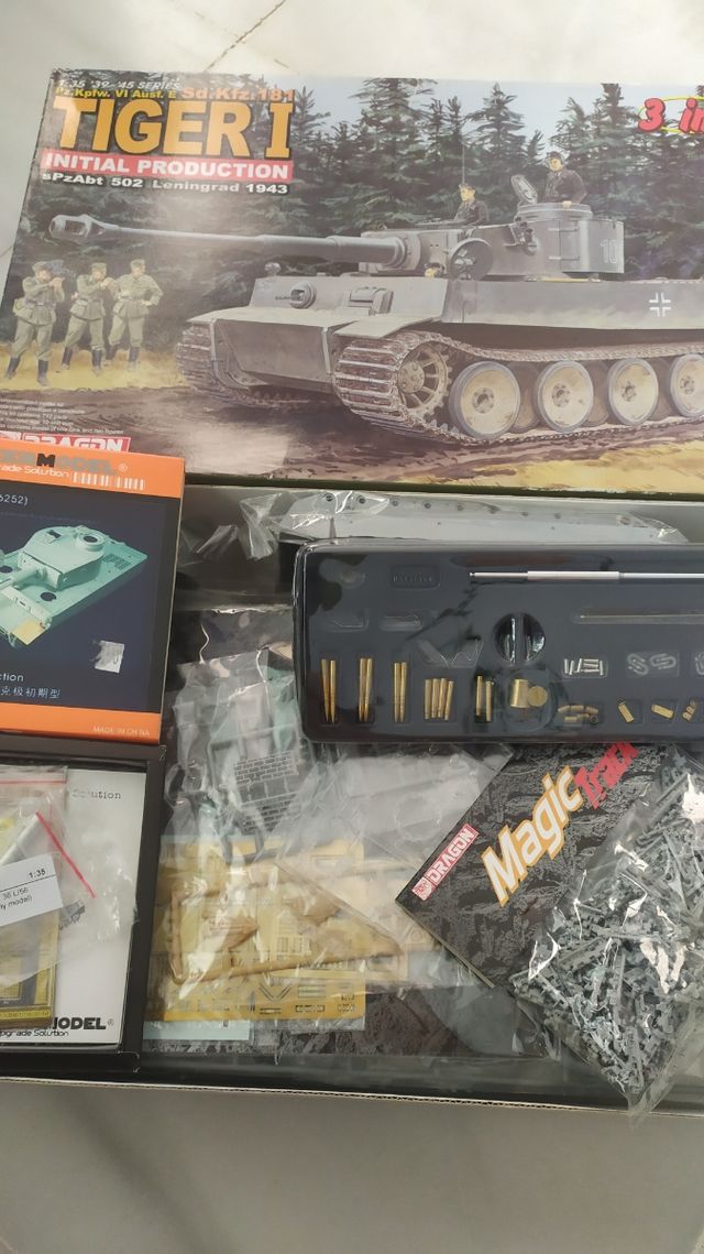 Maqueta Tiger I Inicial 1/35 con extras
