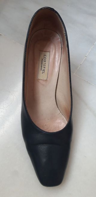 Zapatos de tacón, azul marino. Todo piel.