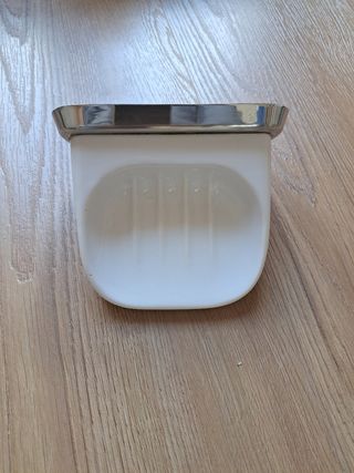 Conjunto accesorios baño, porcelana y acero inox.