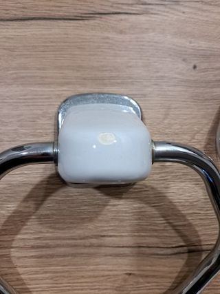 Conjunto accesorios baño, porcelana y acero inox.