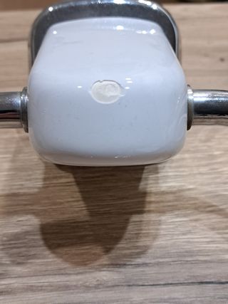 Conjunto accesorios baño, porcelana y acero inox.