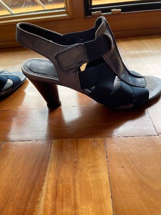 Zapatos de tacón azul marino 