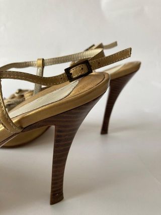 Sandalia tacón alto, marca Acosta