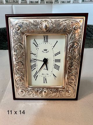 Reloj de mesa frontal plata