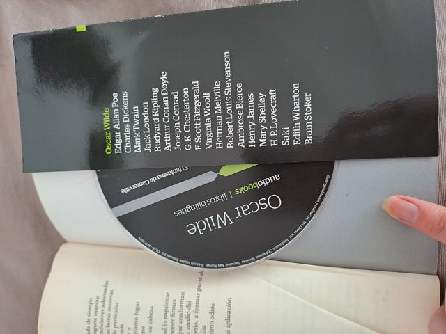 Libro bilingüe de Oscar Wilde con CD