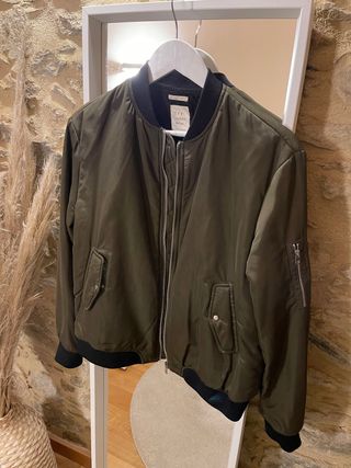 Chaqueta bomber Zara.