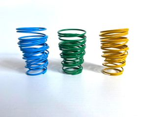 Portabicchieri colorati di metallo
