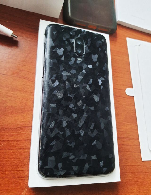 OnePlus 6T 8gb RAM 128gb Snapdragon 845 AMOLED