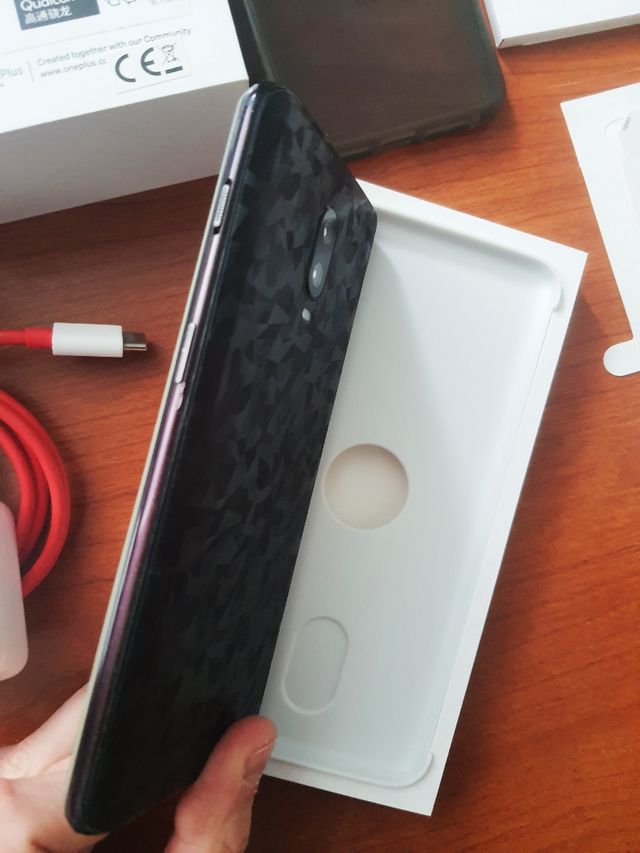 OnePlus 6T 8gb RAM 128gb Snapdragon 845 AMOLED