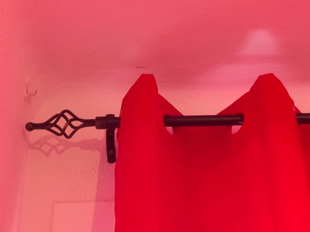 2 cortinas rojas con barra a elegir.