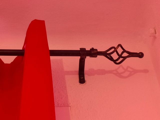 2 cortinas rojas con barra a elegir.