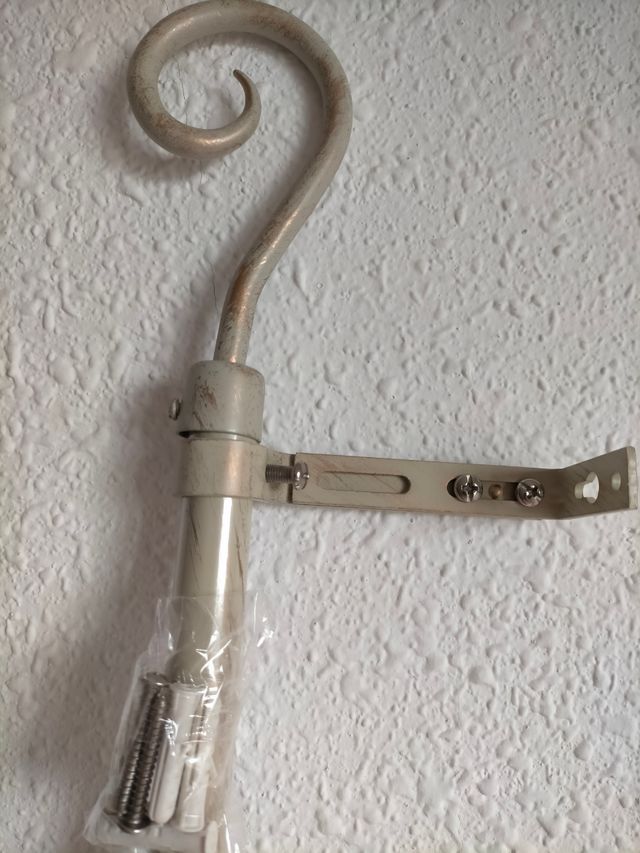 2 cortinas rojas con barra a elegir.