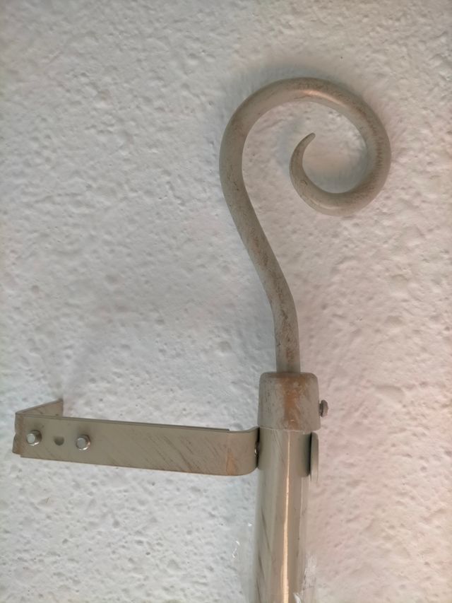 2 cortinas rojas con barra a elegir.