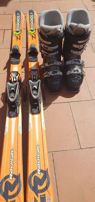 Juego de esquís y botas