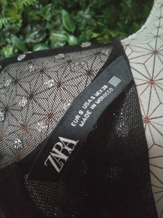 Vestido negro de lunares, marca Zara