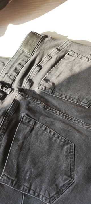 Jeans neri skinny strappati ragazza Bershka taglia