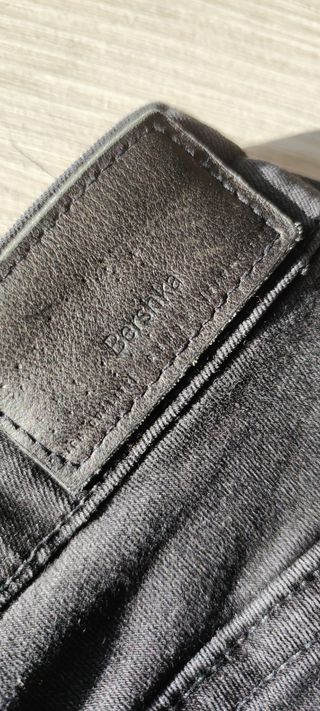 Jeans neri skinny strappati ragazza Bershka taglia